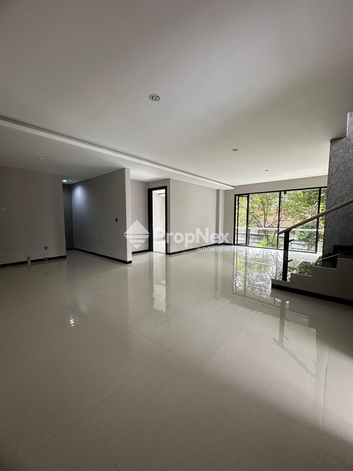Rumah 3 Lantai Baru Minimalis HGB di Citraland Woodland — foto 4